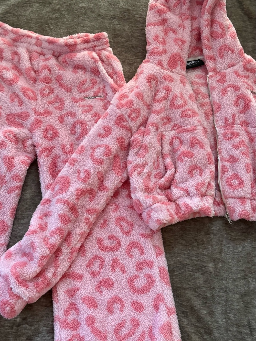 Cinnawrld Pink Chevron Sherpa Zip Hoodie & Jogger Set